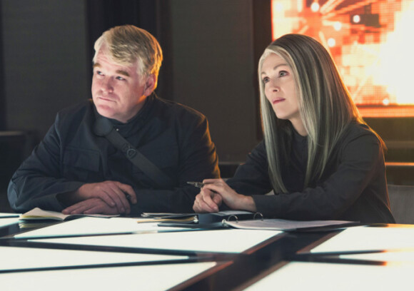 Julianne Moore aux côtés de Philip Seymour Hoffman dans Hunger Games : La Révolte