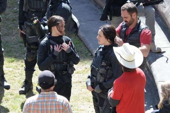 Jennifer Lawrence, Liam Hemsworth, Josh Hutcherson, Mahershala Ali ou encore Natalie Dormer tournent Hunger Games : La Révolte à Noisy-Le-Grand, près de Paris, le 15 mai 2014.