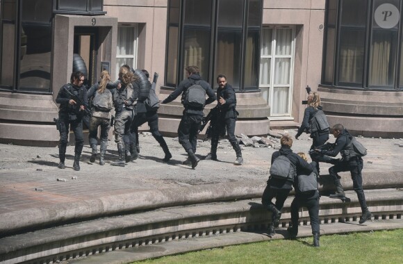 Jennifer Lawrence, Liam Hemsworth, Josh Hutcherson, Mahershala Ali ou encore Natalie Dormer tournent Hunger Games : La Révolte à Noisy-Le-Grand, près de Paris, le 15 mai 2014.
