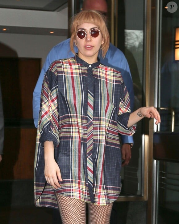 Lady Gaga et son compagnon Taylor Kinney quittent leur hôtel à New York. Le 15 mai 2014.