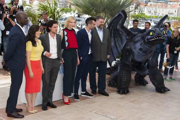 Cate Blanchett, America Ferrara, Kit Harington, Jay Baruchel, Dean Deblois, Djimon Hounsou lors du photocall pour le film Dragons 2, au 67e Festival de Cannes, le 16 mai 2014.