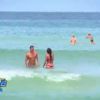 Vanessa, en string, et Julien blond se rapprochent à la plage dans Les Anges de la télé-réalité 6 sur NRJ 12 le vendredi 16 mai 2014