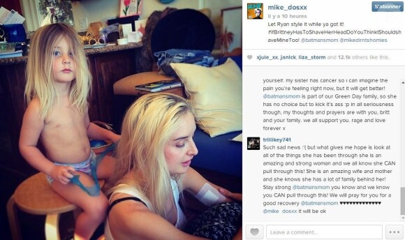 Mike Dirnt poste une photo de sa fille Ryan et de son épouse Brittney, atteinte d'un cancer du sein, le 16 mai 2014. 