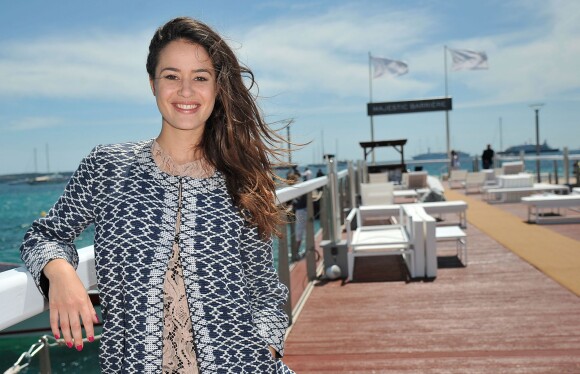 Exclusif - La comédienne Alice David pose pour Allociné/PurePeople sur le ponton de la plage du Majestic en partenariat avec le groupe Barrière, le 18 mai 2014.