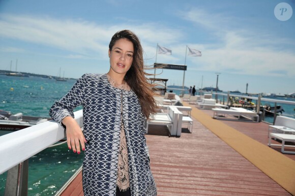 Exclusif - Alice David pose pour Allociné/PurePeople sur le ponton de la plage du Majestic en partenariat avec le groupe Barrière, le 18 mai 2014.