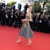 Eva Herzigova à la montée des marches du film "Deux jours, une nuit" lors du 67 ème Festival du film de Cannes le 20 mai 2014.