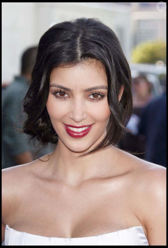 Le 3 août 2008, Kim Kardashian, le visage plus rond et naturel, prend la pose 