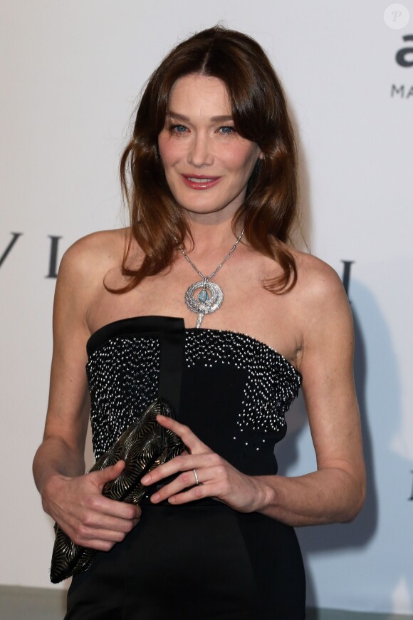 Carla Bruni-Sarkozy au gala Cinema Against Aids de l'amfAR en marge du Festival de Cannes, le 22 mai 2014 à Antibes.