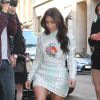 Kim Kardashian arrive au Costes, habillée d'une robe Balmain (collection automne-hiver 2012) et de souliers Giuseppe Zanotti. Paris, le 22 mai 2014.