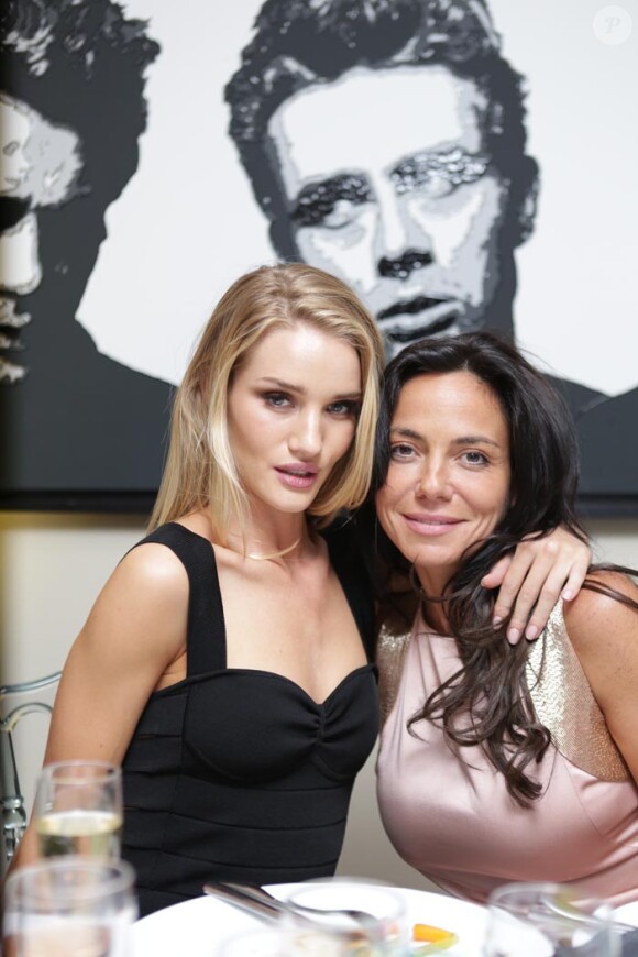 Sandra Zeitoun-de Matteis et la sublime Rosie Huntington-Whiteley au dîner organisé par Sandra Zeitoun-de Matteis, au Five Seas Hotel de Cannes, en l'honneur du site Viderdressing, le 21 mai 2014.