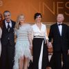 Olivier Assayas, Juliette Binoche, Chloë Grace Moretz, Kristen Stewart, Gilles Jacob à la montée des marches du film "Sils Maria" lors du 67e Festival du film de Cannes le 23 mai 2014.