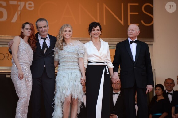 Olivier Assayas, Juliette Binoche, Chloë Grace Moretz, Kristen Stewart, Gilles Jacob à la montée des marches du film "Sils Maria" lors du 67e Festival du film de Cannes le 23 mai 2014.