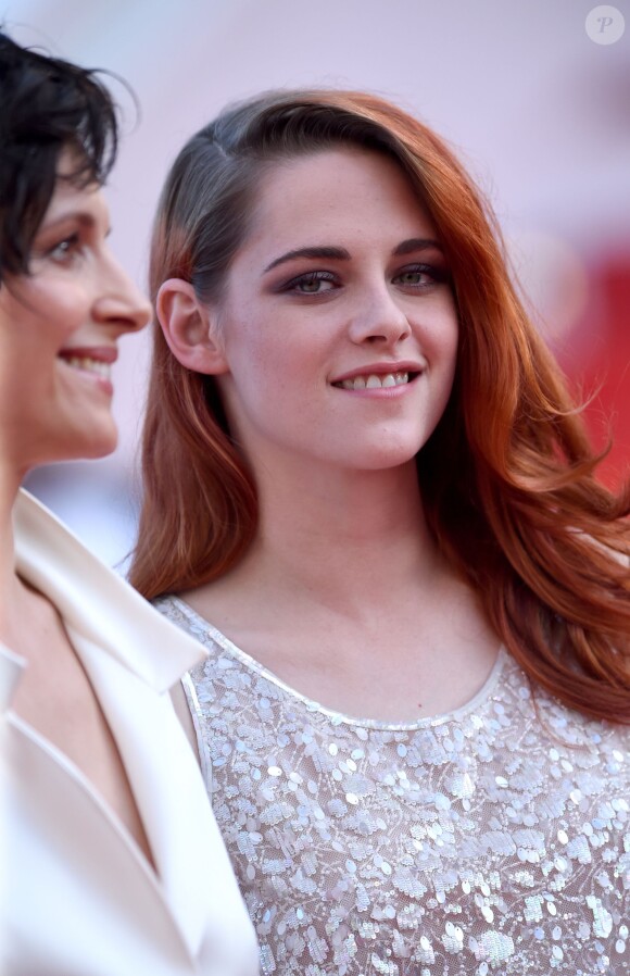 Kristen Stewart à la montée des marches du film "Sils Maria" lors du 67e Festival du film de Cannes le 23 mai 2014.