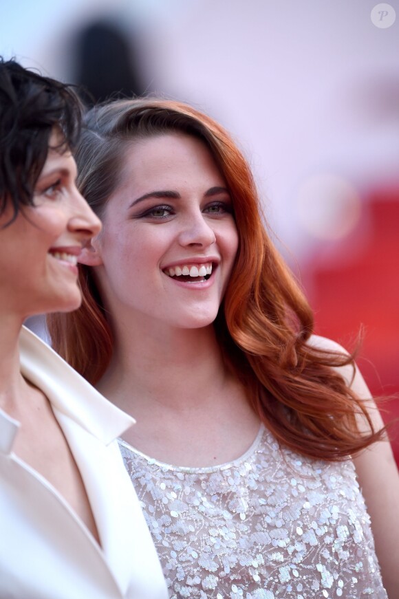 Kristen Stewart à la montée des marches du film "Sils Maria" lors du 67e Festival du film de Cannes le 23 mai 2014.