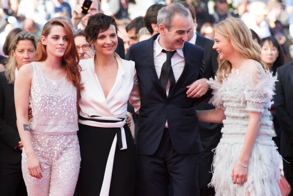 Kristen Stewart, Juliette Binoche, Olivier Assayas et Chloé Grace Moretz - Montée des marches du film "Sils Maria" lors du 67e Festival du film de Cannes le 23 mai 2014.