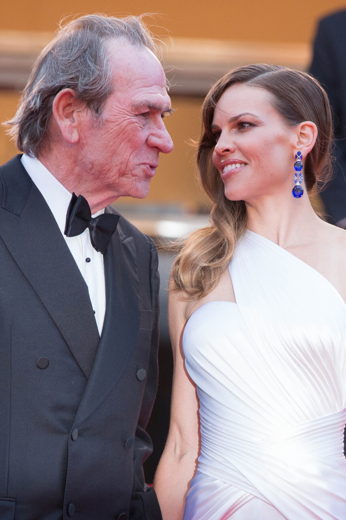 Vidéo : Tommy Lee Jones et Hilary Swank - Montée des marches du film ...
