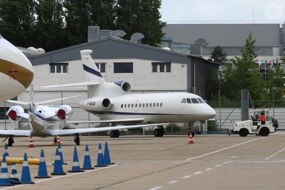 Les invités du mariage de Kim Kardashian et de Kanye West s'envolent en jets privés de l'aéroport du Bourget pour Florence. Le 24 mai 2014.