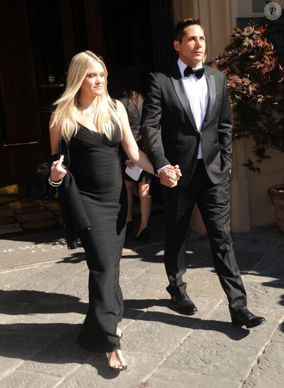 Joe Francis et sa compagne enceinte Abbey Wilson quittent l'hôtel Westin Excelsior pour se rendre au Forte di Belvedere. Florence, le 24 mai 2014.