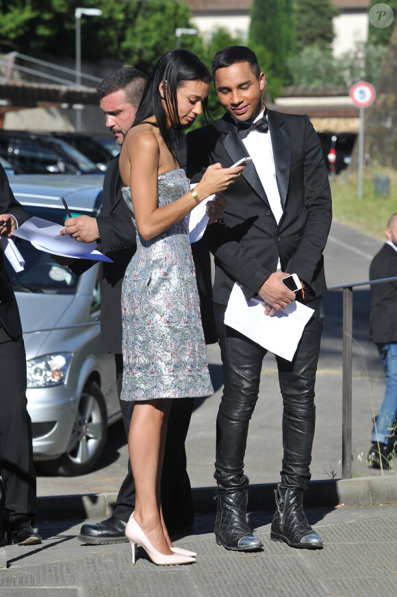 Olivier Rousteing (à droite) arrive au Fort Belvedere pour assister au mariage de Kim Kardashian et Kanye West. Florence, le 24 mai 2014.