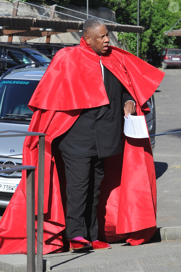 Andre Leon Talley arrive au Fort Belvedere pour assister au mariage de Kim Kardashian et Kanye West. Florence, le 24 mai 2014.
