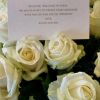 A leur arrivée à Paris, les invités du mariage de Kim Kardashian et Kanye West ont reçu un bouquet de roses blanches avec une petite carte de bienvenue.