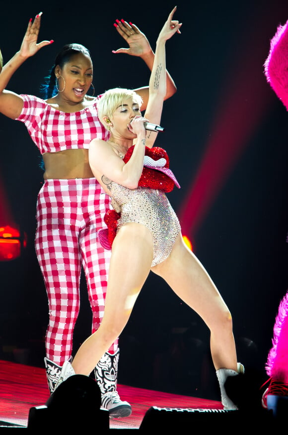 Miley Cyrus en concert à la Halle Tony Garnier à Lyon le 24 mai 2014.
