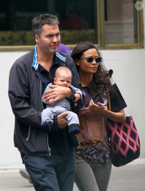 Thandie Newton en famille dans les rues de New York, le 23 mai 2014.