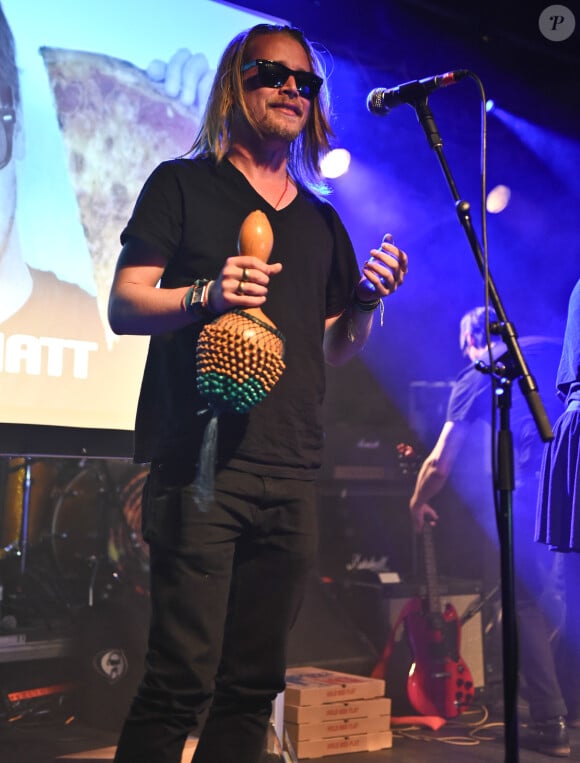 Macaulay Culkin en concert à Nottingham en Angleterre, le 25 mai 2014.