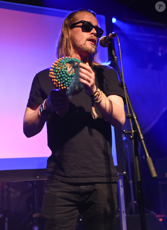 Macaulay Culkin en concert à Nottingham, le 25 mai 2014.