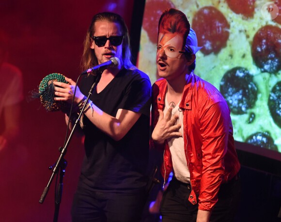 Macaulay Culkin en concert à Nottingham avec son groupe Pizza Underground, le 25 mai 2014.