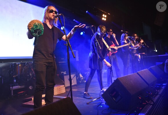 Macaulay Culkin en concert avec son groupe Pizza Underground à Nottingham en Angleterre, le 25 mai 2014.