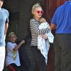 Gwen Stefani et son fils Apollo assistent à la fête du producteur Joel Silver. Malibu, le 26 mai 2014.