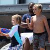 Zuma et Kingston, les fils de Gwen Stefani et Gavin Rossdale, s'éclatent à la fête du producteur Joel Silver, à l'occasion du Memorial Day. Malibu, le 26 mai 2014.