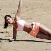 Jasmin Walia, sexy et motivée, fait du sport sur une plage de Tenerife. Le 19 mai 2014.
