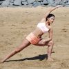 La star de télé-réalité britannique Jasmin Walia fait un peu d'exercice sur une plage de Tenerife. Le 19 mai 2014.