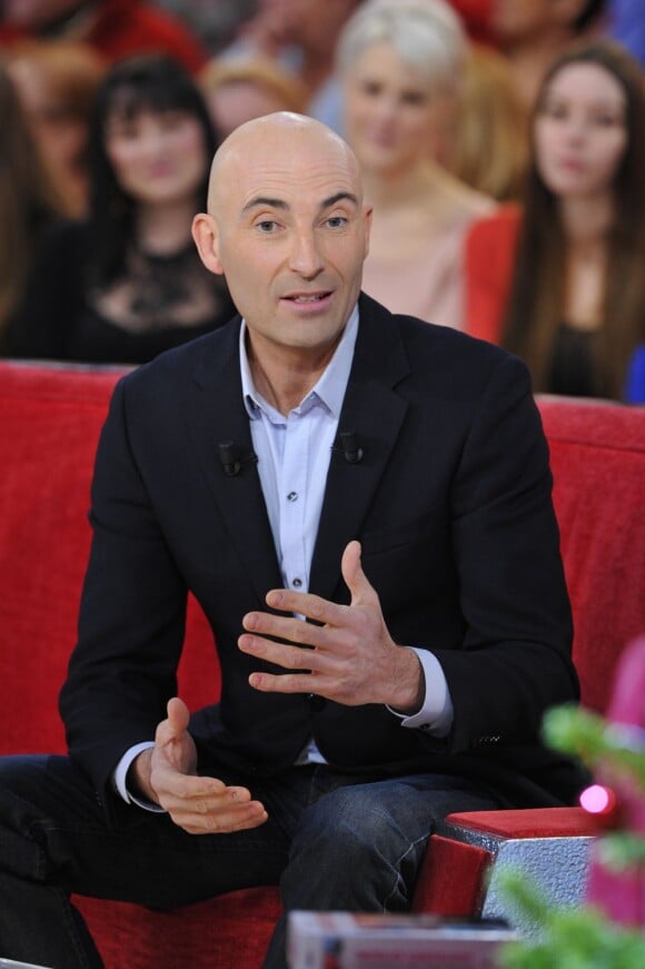 Nicolas Canteloup sur le plateau de l'émission Vivement Dimanche, à Paris, le 23 décembre 2012.