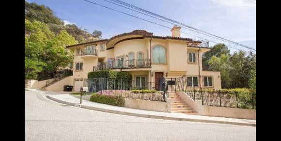 Frank Sinatra Jr. a mis en vente sa maison de Los Angeles pour la somme de 4,8 millions de dollars.