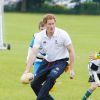 Le prince Harry a joué au football et au rugby avec des enfants défavorisés d'Ipswich, dans le Suffolk, le 29 mai 2014