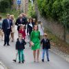 La princesse Claire de Belgique arrive à l'église Sainte-Catherine avec ses fils les princes Aymeric et Nicolas, pour leur communion, le 29 mai 2014