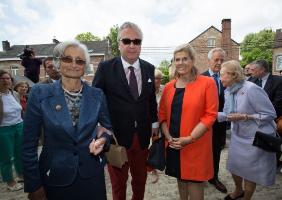 Le prince Laurent de Belgique, amaigri, avec la Princesse Lea de Belgique  lors de la communion des princes Nicolas et Aymeric de Belgique le 29 mai 2014 à l'église Sainte-Catherine de Bonlez.