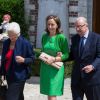 La princesse Claire de Belgique avec la reine Paola et le roi Albert II lors de la première communion des princes Nicolas et Aymeric de Belgique le 29 mai 2014 à l'église Sainte-Catherine de Bonlez.
