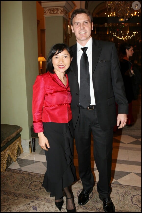 Anh Dao Traxel et son mari à Paris, le 11 décembre 2006.