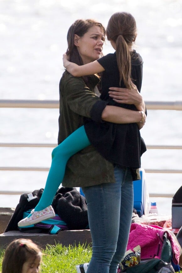 Katie Holmes et Suri Cruise ont passé du temps dans un parc de New York, le 30 mai 2014.