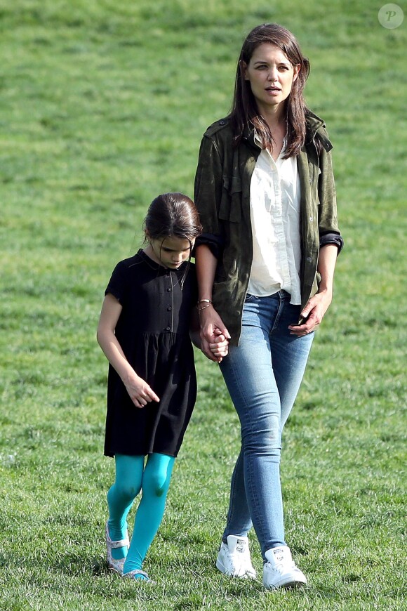 Katie Holmes et Suri Cruise ont passé du temps dans un parc de New York, le 30 mai 2014.