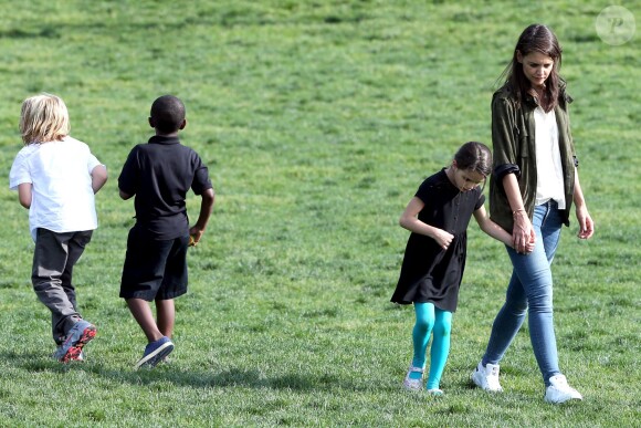Katie Holmes et Suri Cruise ont passé du temps dans un parc de New York, le 30 mai 2014.