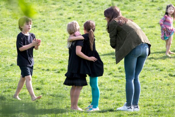 Katie Holmes et Suri Cruise ont passé du temps dans un parc de New York, le 30 mai 2014.