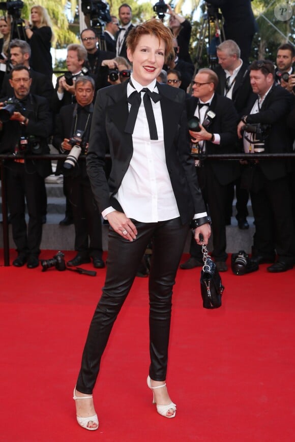 Natacha Polony (habillée en Karl Lagerfeld) - Montée des marches du film "Sils Maria" lors du 67 ème Festival du film de Cannes. Le 23 mai 2014.