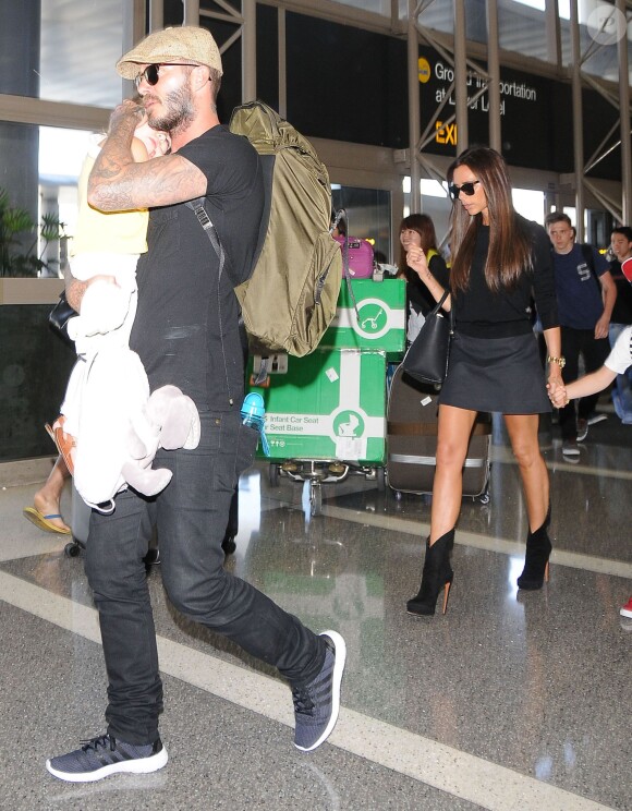 Les Beckham en compagnie de leurs enfants à l'aéroport à Los Angeles Le 31 mai 2014.
