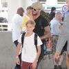 David Beckham et sa femme Victoria en compagnie de leurs enfants à l'aéroport à Los Angeles Le 31 mai 2014.