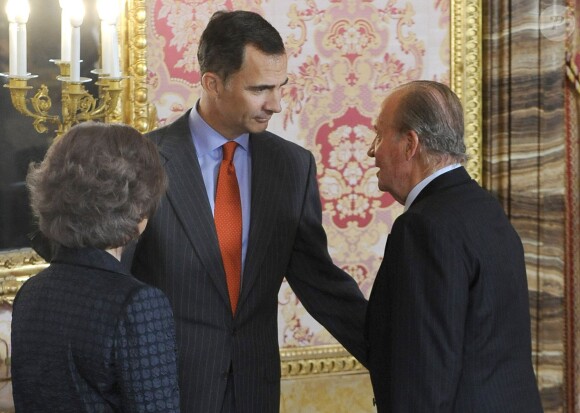Le roi Juan Carlos et la reine Sofia d'Espagne, et le prince Felipe - La famille royale d'Espagne assiste au déjeuner du prix Cervantes pour la littérature espagnole et ibéro-américaine au palais royal à Madrid le 22 avril 2014. 